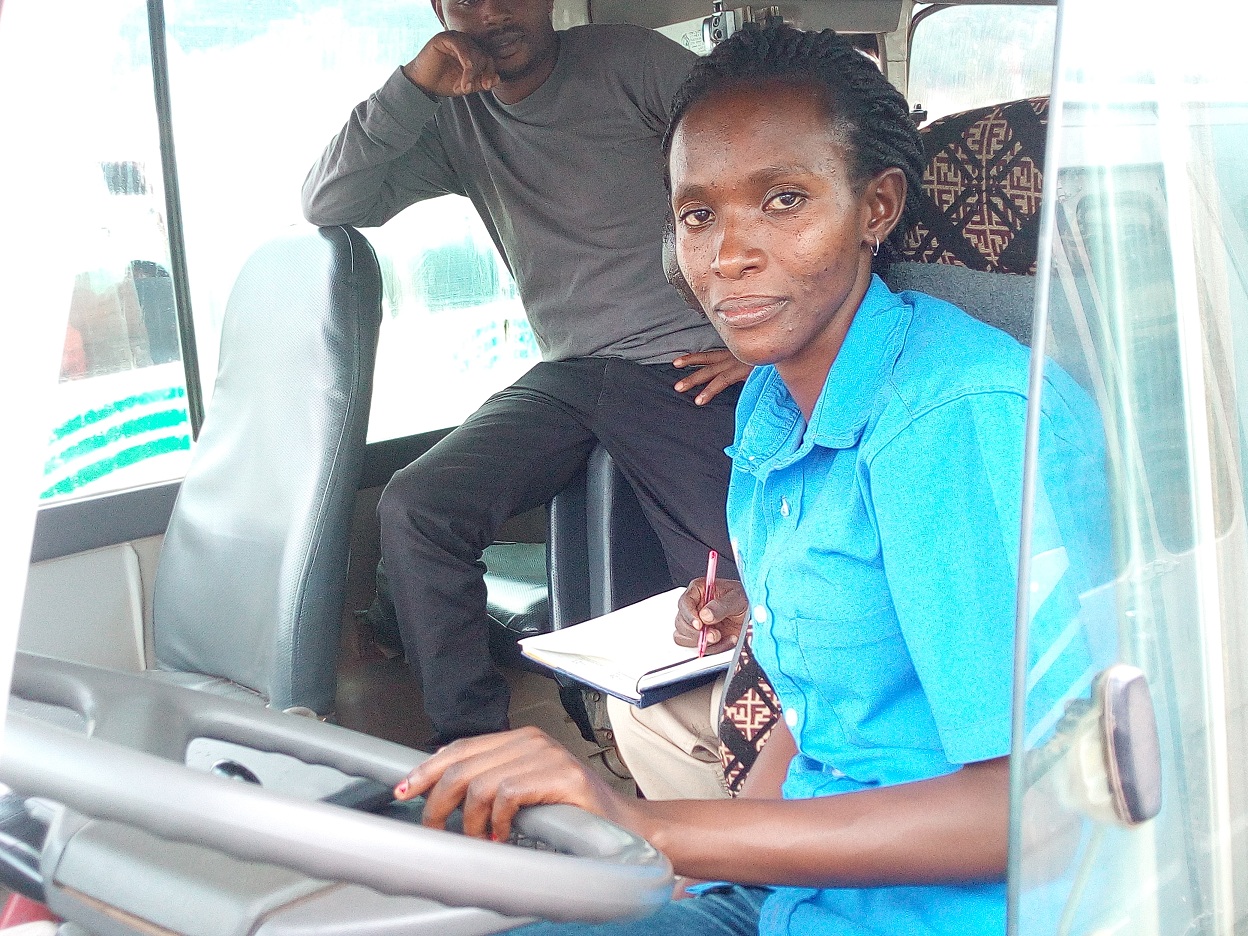 Adeline Yaramba yemeza ko kubona umwanya wo kwipimisha SIDA bigoye kubera akazi akora