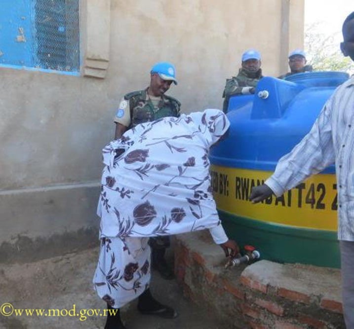 Abaturage bishimiye ikigega bahawe.