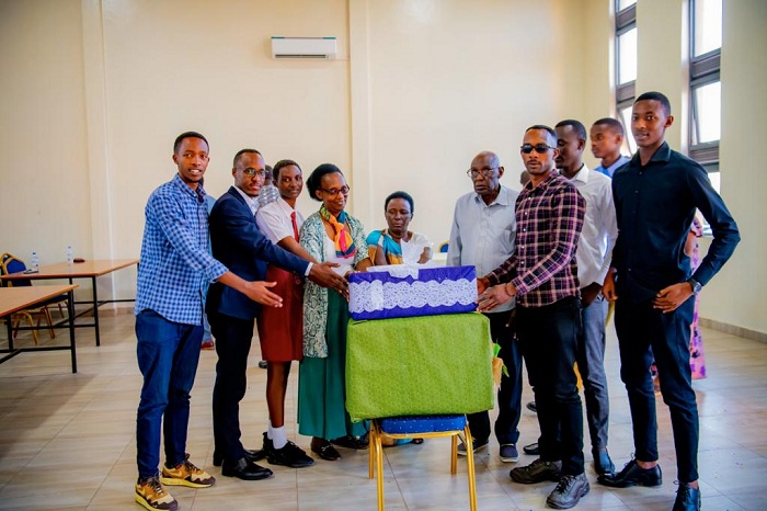 Bati nta mwana ujya gusura umubyeyi ngo agende imbokoboko