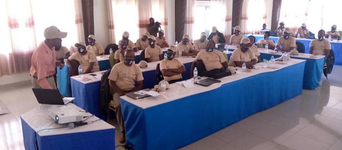 Abashinzwe ubuhinzi n'ubworozi mu turere no mu mirenge inyuranye hirya no hino mu gihugu bahuguwe ku bijyanye no kurwanya AFLATOXIN