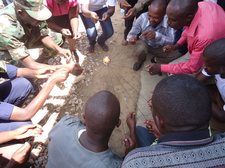 Aha bari mu myitozo yerekana ko kujya inama no gufatanya muri byose ari ngombwa kugira ngo bagere ku ntego.