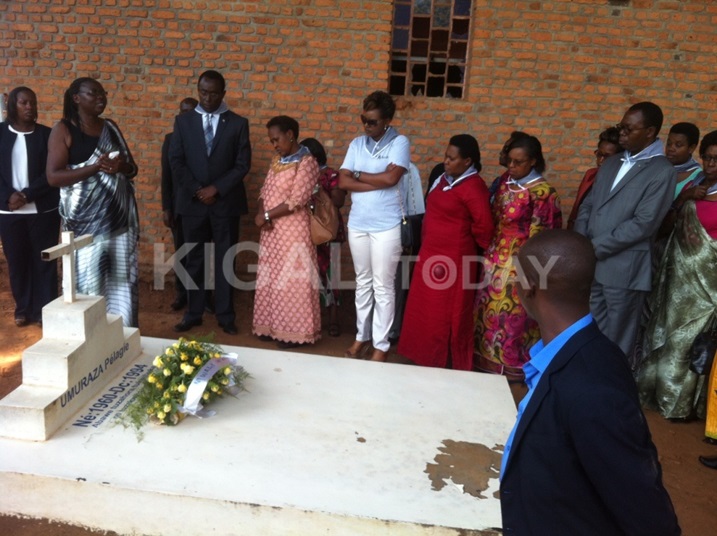 Bafashe umwanya wo kunamira imibiri y