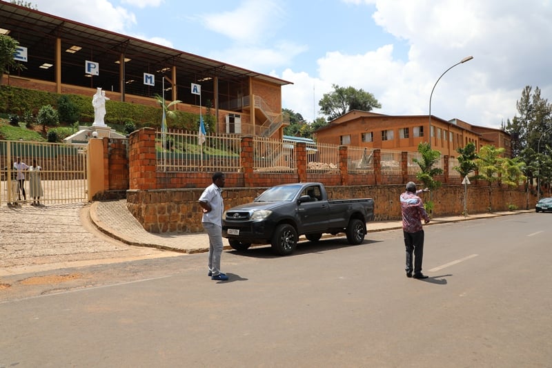 Aha ku ishuri ry'ababikira ,u tunyoni hahoze hakorera Croix rouge y'u Rwanda ni ho kavubi yarokokeye
