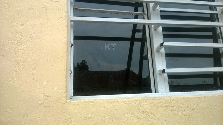 Aha ni mu idirishya abajura bishe binjira muri banki.