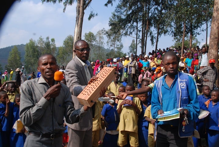 Aha umunyamabanga nshingwabikorwa yakoreshaga Safari mu gukangurira urubyiruko kwihangira umurimo.