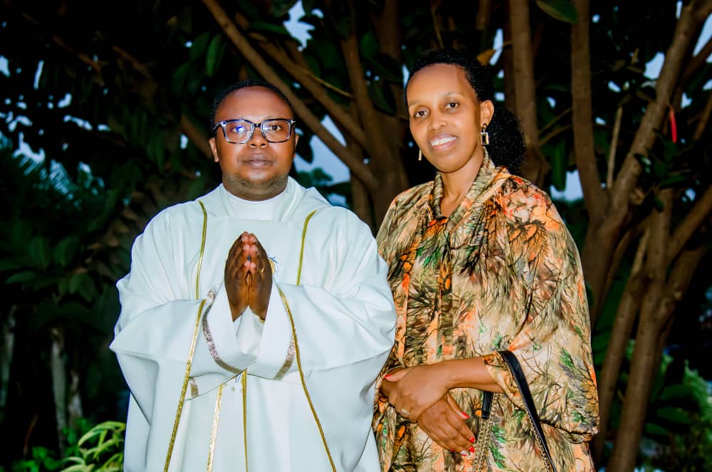Hamwe n'uwahoze ari umuhuzabikorwa w'abadacogora n'intwari wamureze