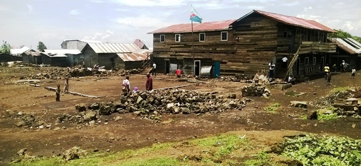 Ahari abana hari fondasiyo hari hubatswe ishuri risenywa kubera hari mu Rwanda.