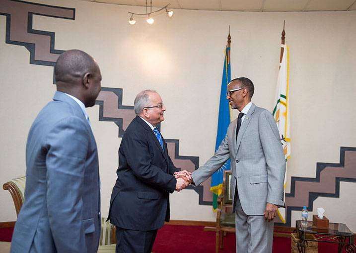 Ahmad Allam-Mi asuhuza Perezida Kagame.