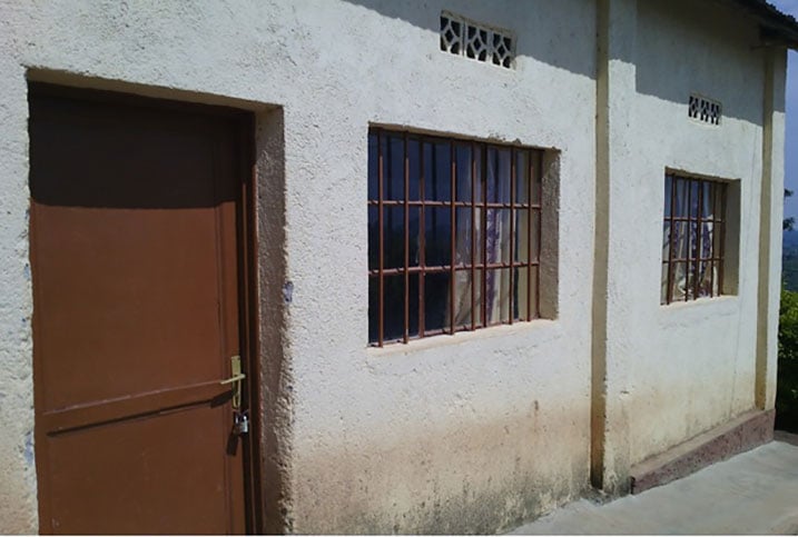 Aho uyu mupasiteri akorera ngo ntihatana no guhora hafunze.