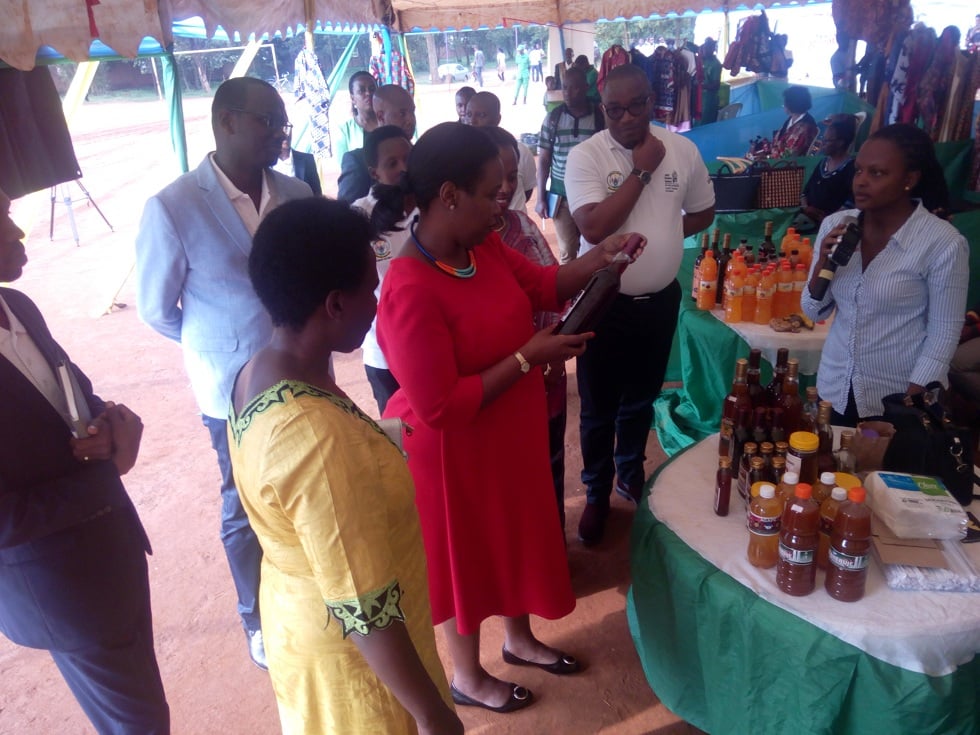 Akamanzi n'abayobozi mu karere ka Kicukiro basura iryo murikabikorwa