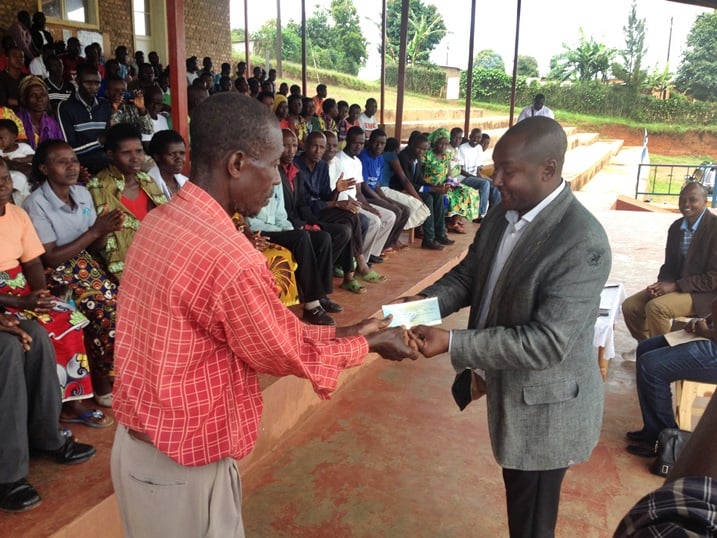 Akarere ka Gasabo kateye iyi koperative inkunga y'ibihumbi 200 by'amafaranga y'u Rwanda.