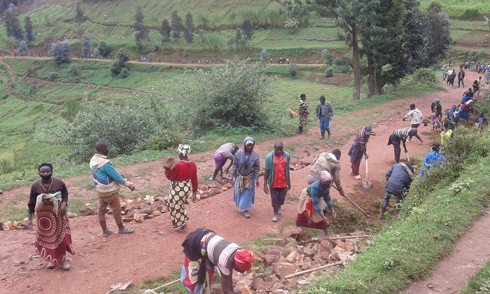 Abaturage bishimiye akazi bahawe