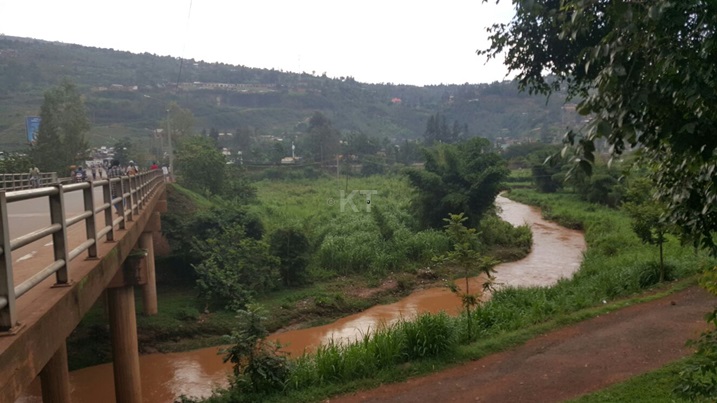 Aha na ho ni ku kiraro cyerekeza i Musanze, aho amazi yatembaga nk'ibisanzwe.