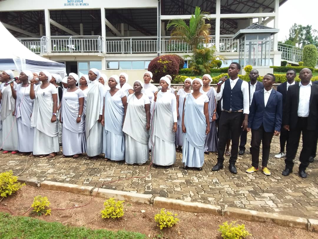 Amakorari na yo yaririmbye indirimbo zigarura icyizere mu bantu