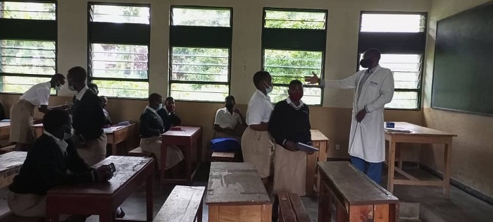 N'ubwo abanyeshuri ari bake amasomo yatangiye
