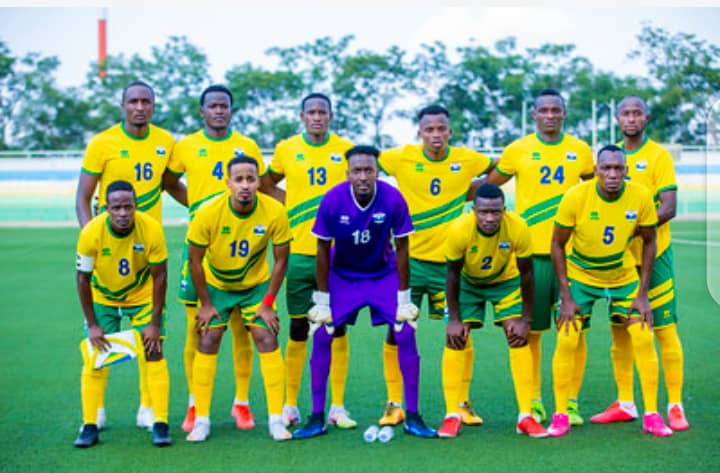 Manzi Thierry (wa mbere iburyo mu bahagaze) ntabwo ari mu bakinnyi berekeza muri Cameroun