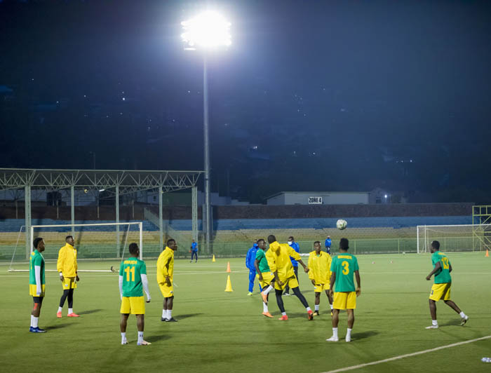 Amavubi arakora imyitozo nijoro kuko umukino uzaba Saa kumi n'ebyiri z'umugoroba