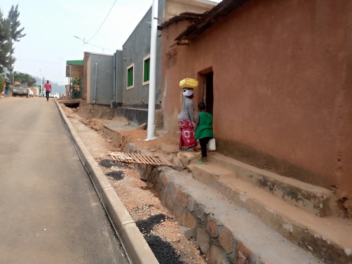 N'ubwo buri gace kagejejwemo umuhanda mu Biryogo ariko ngo bafite ikibazo cy'amazi