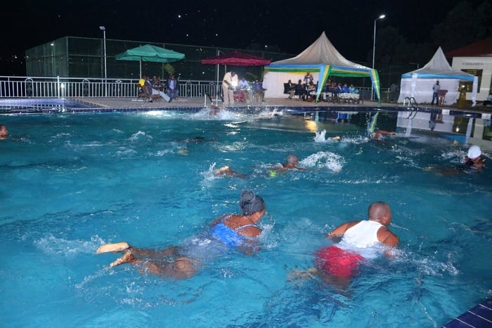 Aboga muri pisine ngo imyamabro yabo ijyanye n'aho baba bari