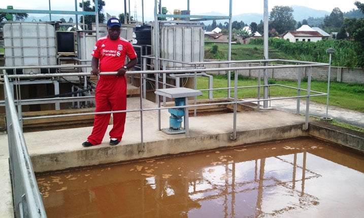 Amazi akoreshwa na WASAC aba yanduye iyo abaturage bangije umugezi wa Pfunda.