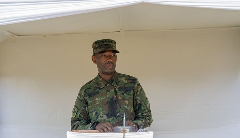 Gen. Mubarakh Muganga yasabye abaturage kuzafata neza ibikorwa remezo bashyikirijwe