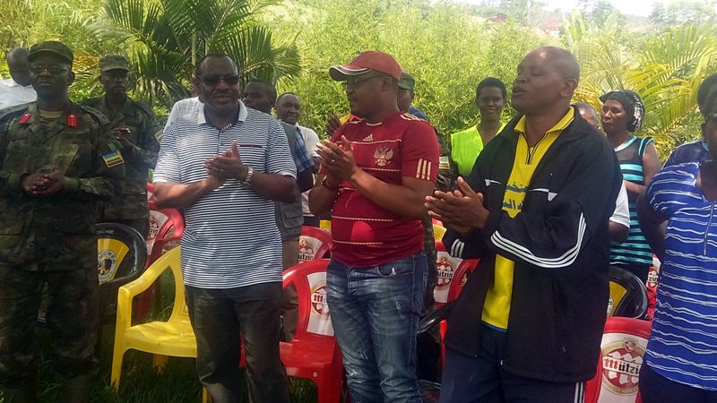 Ambasaderi Gatete ari kumwe n'Umuyobozi w'Akarere ka Kamonyi Udahemuka Aimable