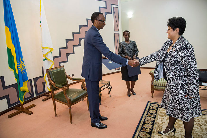 Ambasaderi mushya wa Misiri yakiriwe muri Village Urugwiro na Perezida Kagame.
