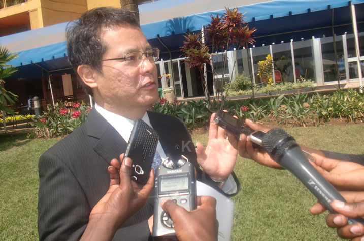 Amb Takayuki asaba abajya kwiga mu mahanga kujya bataha bagafasha igihugu cyabo mu iterambere.