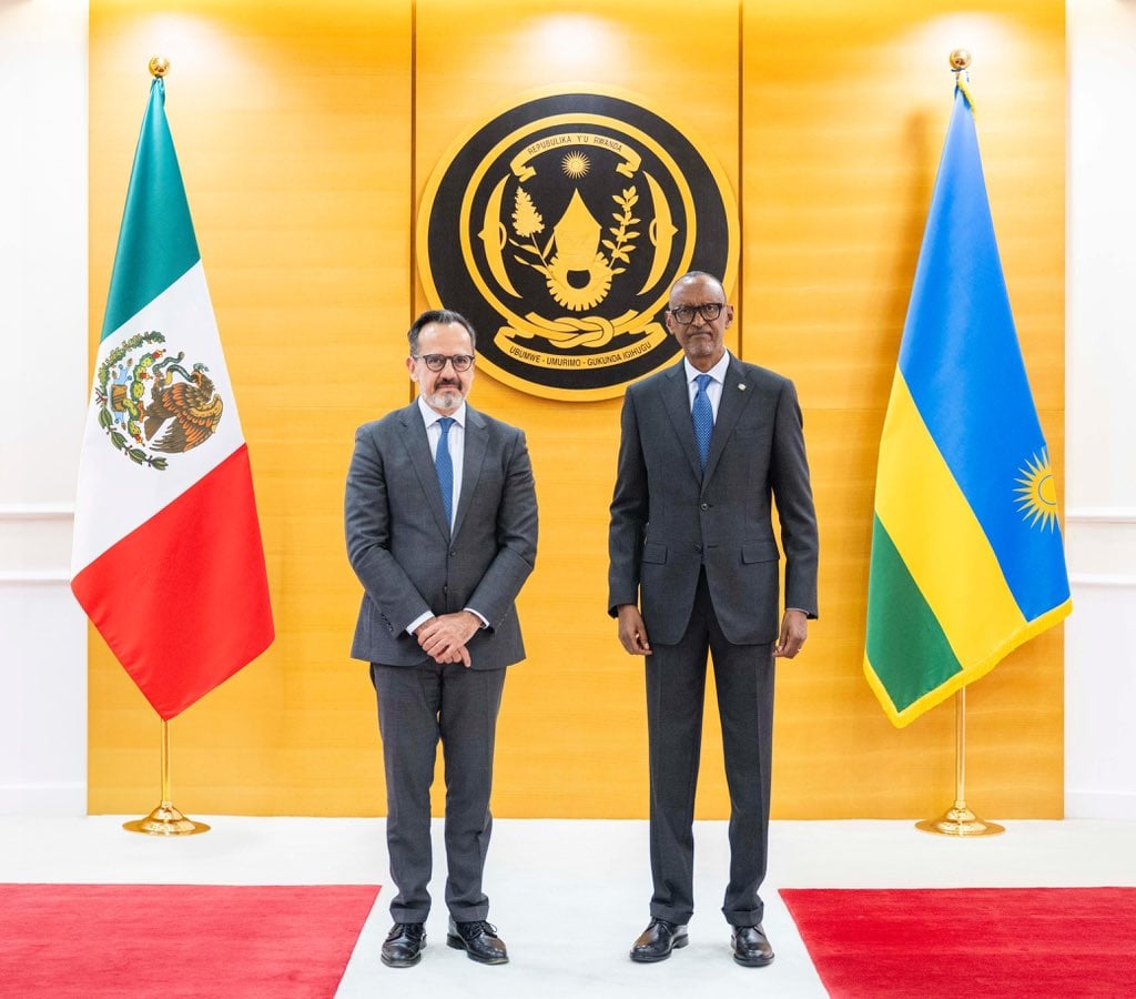 Enrique Javier Ochoa Martínez wa Mexique na we yakiriwe na Perezida Kagame