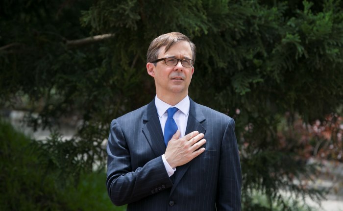 Ambasaderi wa Leta zunze Ubumwe za Amerika mu Rwanda, Peter Vrooman, yihanganishije abagizweho ingaruka n'ibiza