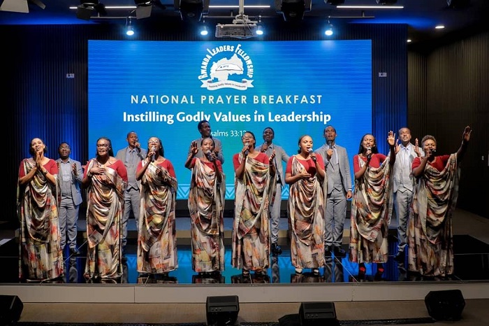 Korali Ambassadors of Christ mu majwi meza, yasusurukije abakurikiye iri sengesho mu ndirimbo zihimbaza Imana