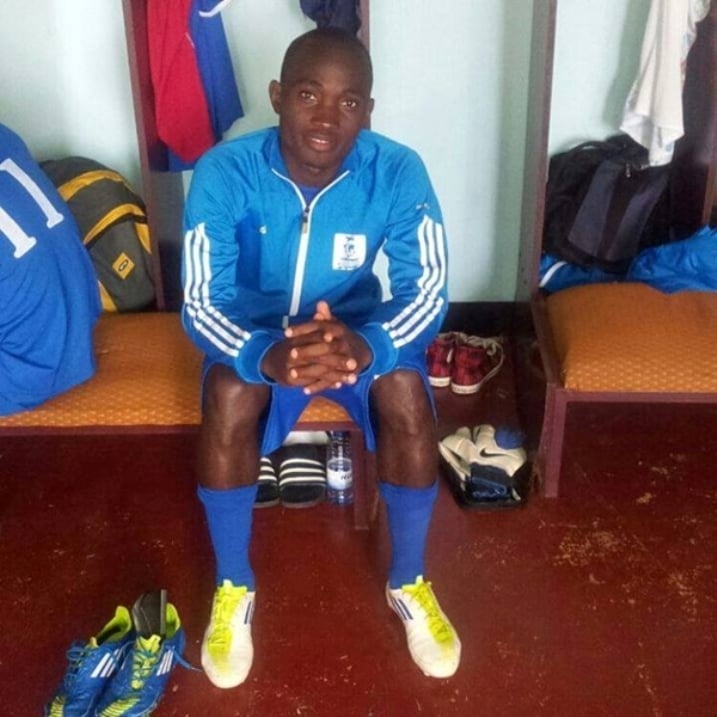 Amiss Cedrick wifuzwaga na Rayon Sports ngo yongere ayikinire yamaze kongera amasezerano mu ikipe yakiniraga yo muri Mozambique