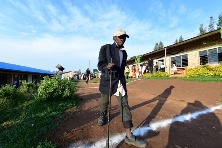 Abakuze nibo bafashe iya mbere kugera ku biro by'itora no gutora bagahita bitahira.