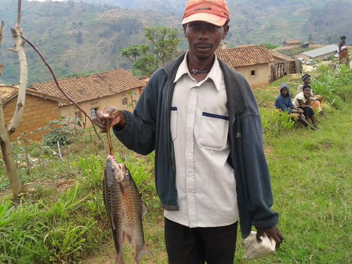 Amwe mu mafi arobwa mu kiyaga cya Rweru.