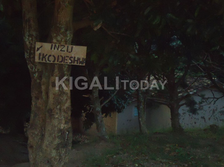 Amwe mu mazu ba nyirayo bayimukamo kugira ngo bayabyaze umusaruro.