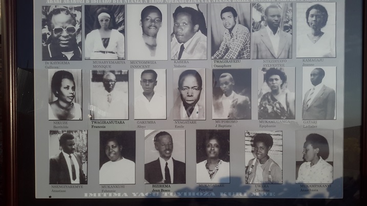 Amwe mu mafoto y'Abatutsi biciwe mu bitaro bya Nyanza muri Jenoside.
