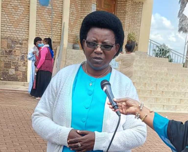 Anathalie Mukamazimpaka wabonekewe na Bikira Mariya guhera muri Mutarama 1982