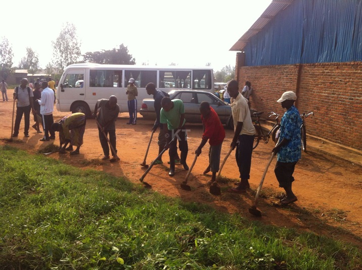 Abaturage bamaze kugera ahabera umuganda.