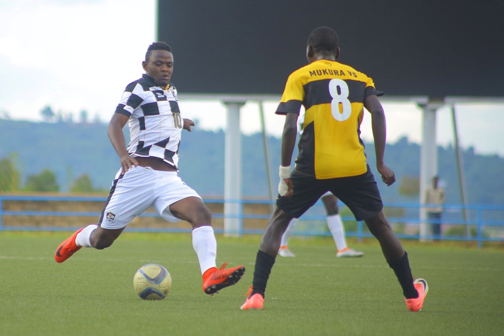 Muhadjili araba akinira iwabo, akina n