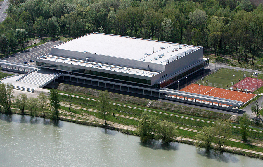 Inyubako "Varaždin Arena" uyirebeye inyuma