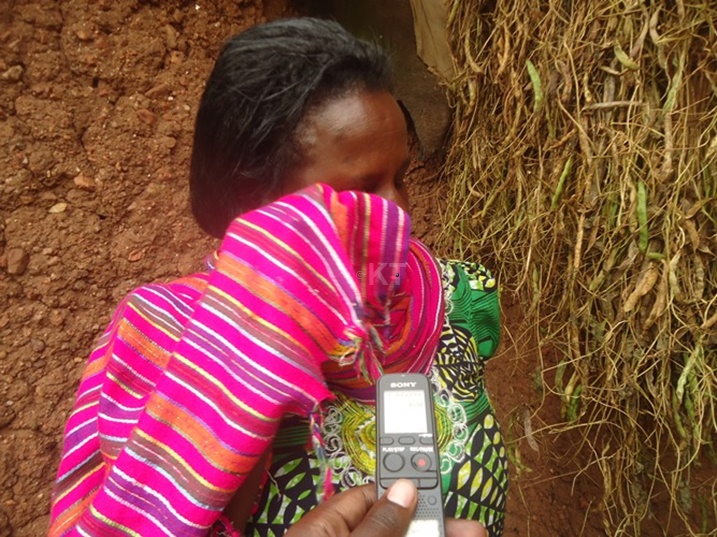 Uyu mubyeyi aribaza aho agiye kwerekeza, byamuyobeye.