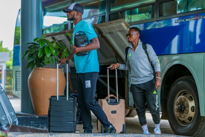 Danny Usengimana wa Police FC na Muhire Kevin wa Rayon Sports