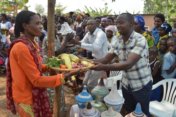 Gusanira ni bimwe mu biranga umuganura