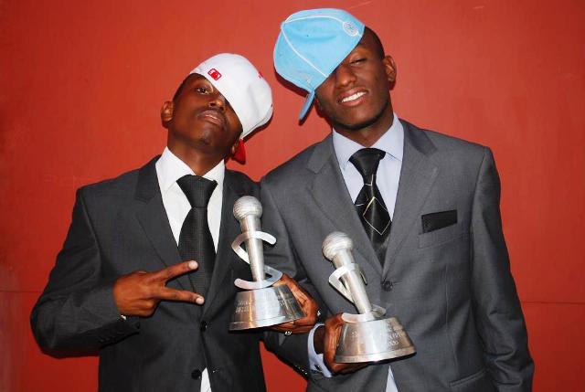 Hano Tom Close na The Ben bari bahawe ibihembo muri Salax Awards. Muri icyo gihe aba basore bari inshuti zikomeye, bahurira mu ndirimbo zitandukanye
