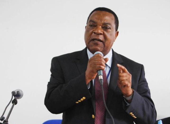 Minisitiri Augustine Mahiga, arasura Urwibutso rwa Jenoside rwa Kigali kuri uyu wa Gatatu.