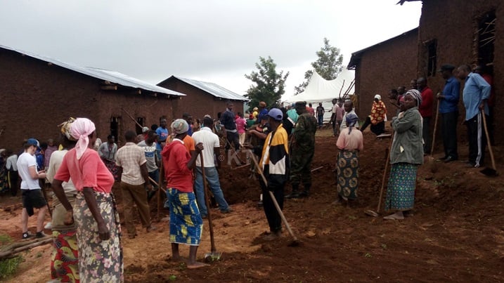 Abatujwe aha, bimuwe kubera imyuzure iba muri icyo gishanga iherutse no gusenya amwe mu mazu.