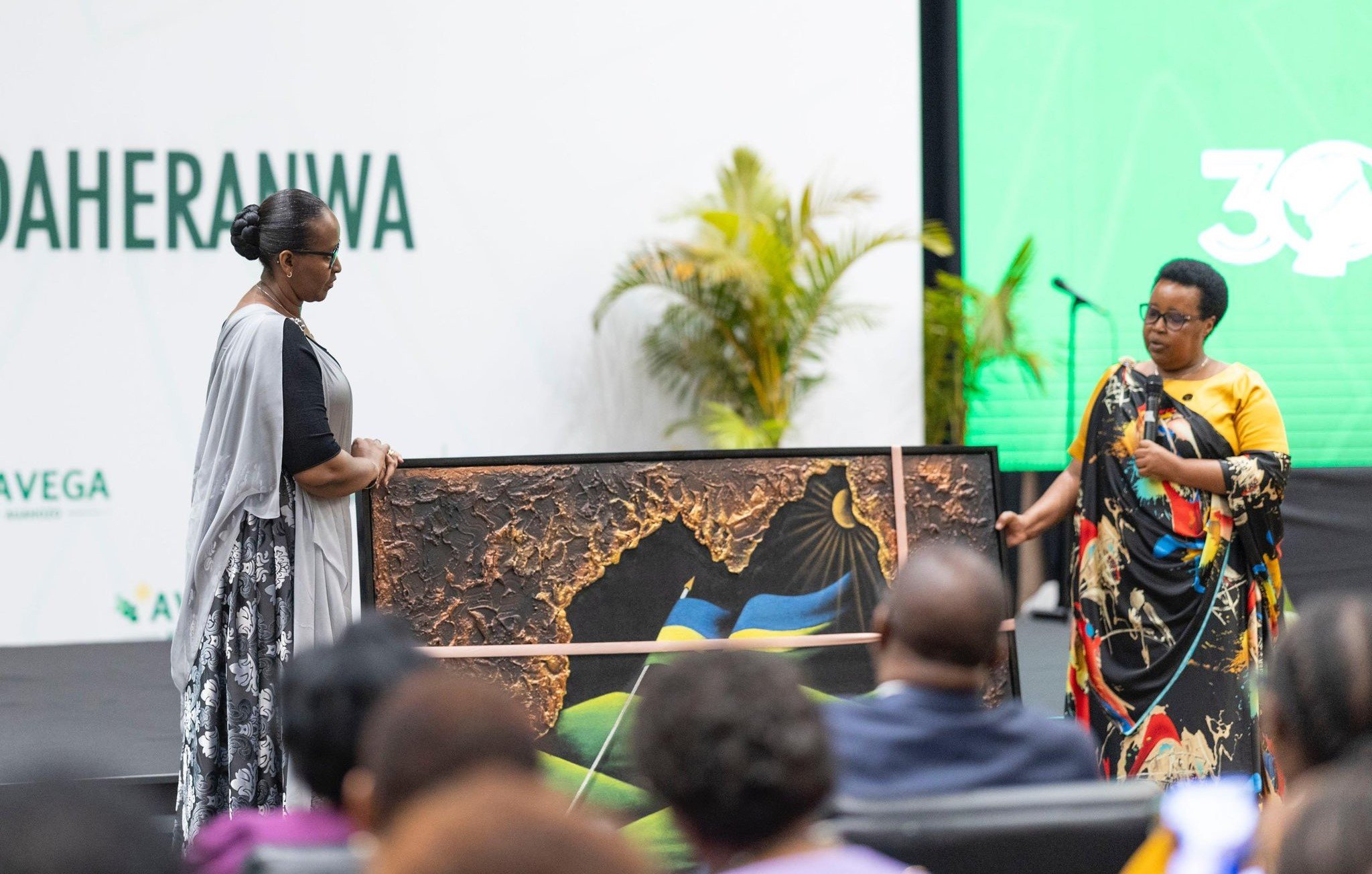Madamu Jeannette Kagame yavuze ko Igihugu kishimira kubona abapfakazi barokotse Jenoside babayeho neza kandi banezerewe 