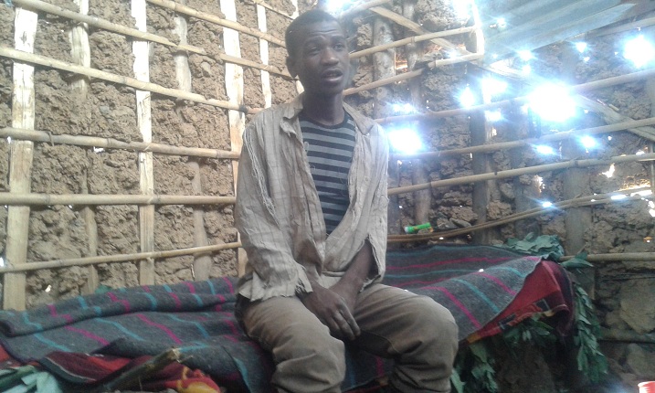 Avuga ko amaze imyaka ibiri aba mu nzu ituzuye
