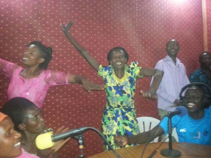 Aya maboko bateze ngo bayita urushara.