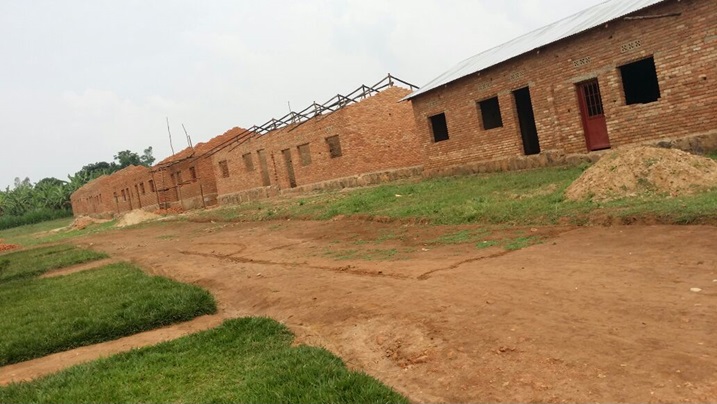 Aya mazu ni amwe muri 28 yatangiye kubakwa ariko nayo ntaruzura.